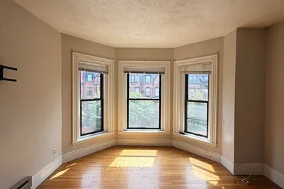 221 Newbury St #3F 1