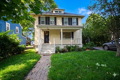 30 Farmcrest Ave 1