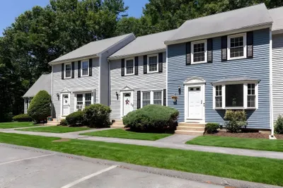 8 Spruce Tree Ln #28 1
