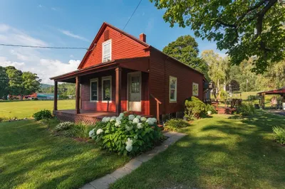 211 Main St 1