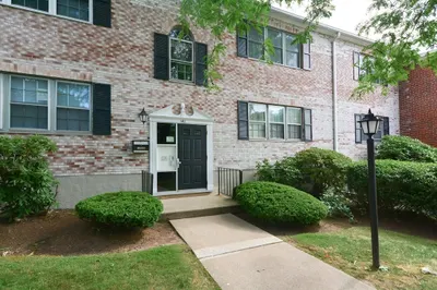 141 Lake Shore Rd #1