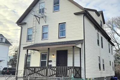 25 Myrtle St #2R 1