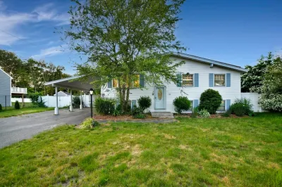 1381 Pleasant St 1