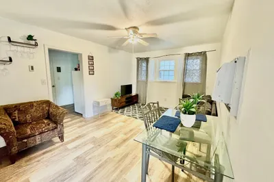 275 Neck St #B2