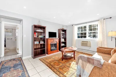 7 Colonial Village Dr #2 1