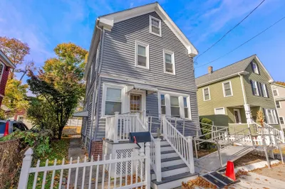 42 Avondale St 1