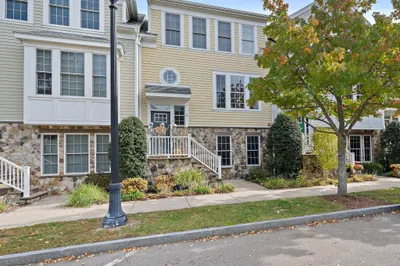 70 Parkview St 1