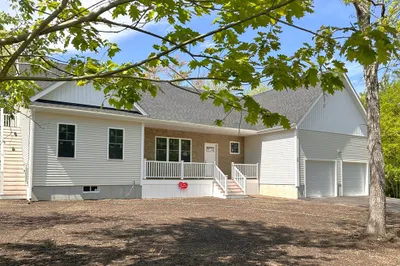 26 James Ave 1