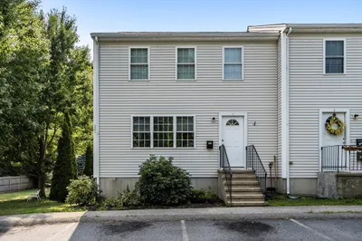 323 Commercial St #1 1