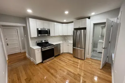 3 Mossland St #2