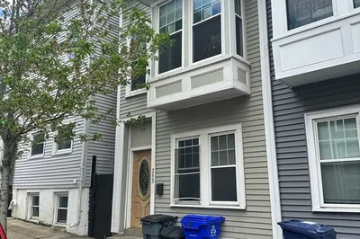 283 W 5th St