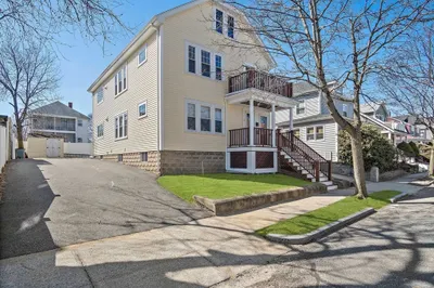 8-10 Bowdoin St