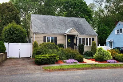 4 Greenwood Road