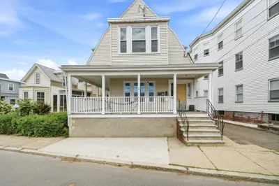 32 Irwin St #1 1
