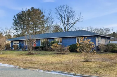 14 Ridgefield Dr