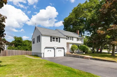 4 Mayflower Dr 1