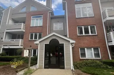 10 Chapman St #302