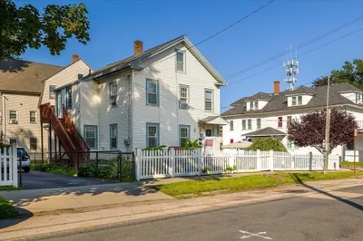 48 Dresser St