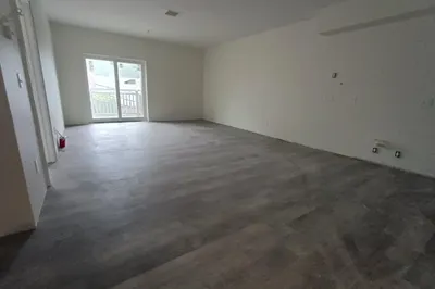 10 Franklin Ave #304