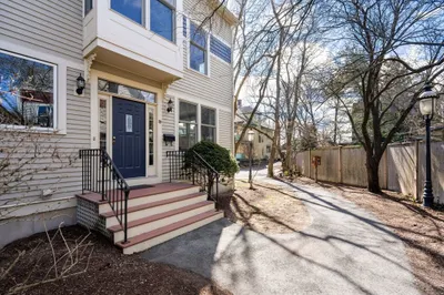 19 Segel Street #19