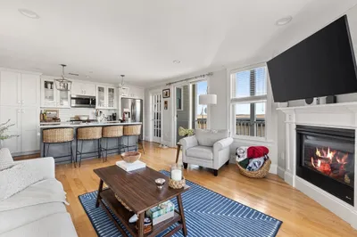 280 E. Eagle St #4