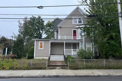 121 Billings Rd 1