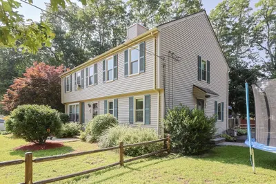 8 Rivers Edge Rd #8 1