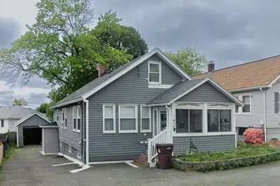 446 (450) Vane St