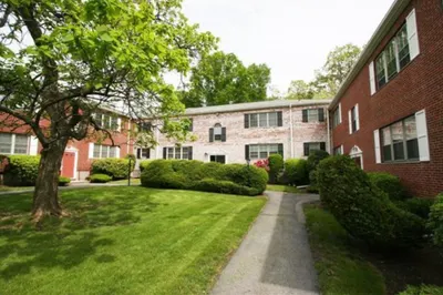 125 Lake Shore Rd #2