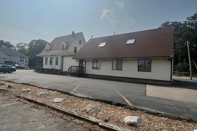 453 Pleasant St 1