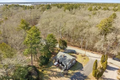 32 Delano Rd