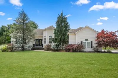 5 Alexandra Dr 1