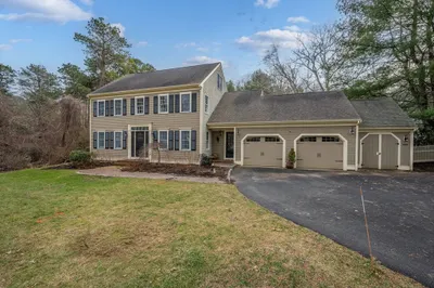 11 Buxus Shores Cir 1