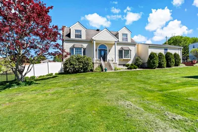 34 Howland St 1