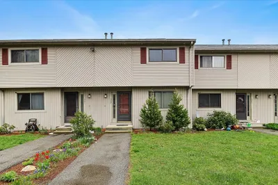 28 Southbridge Rd #302 1