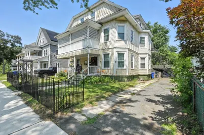 34 Biltmore St
