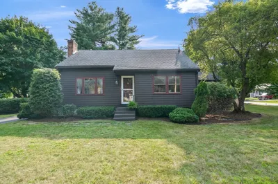 20 Windsor Dr 1