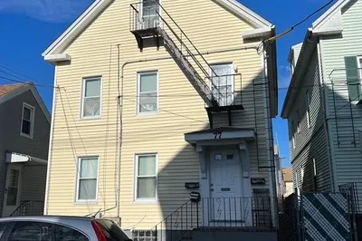 77 Delano St 1