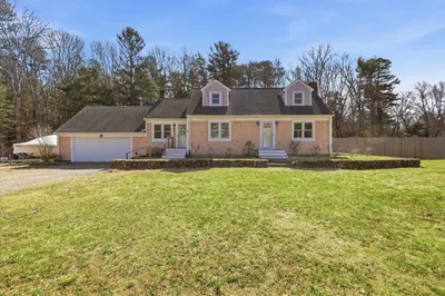 23 Clubhouse Dr 1