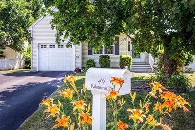 49 Palomino Dr 1