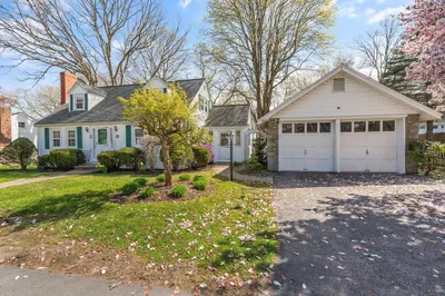 25 Hillview Rd 1