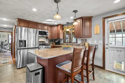 688 Old Warren Rd 1