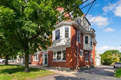 42 Broad St #3 1