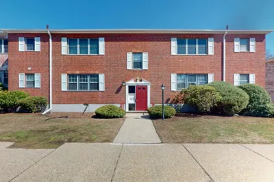 137 Lake Shore Rd #4 1
