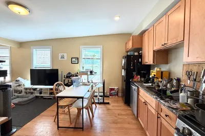 303 Hurley St #3 1
