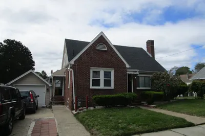 10 Stevens Ave 1