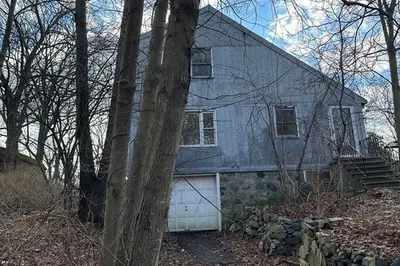 16 Hillside Park
