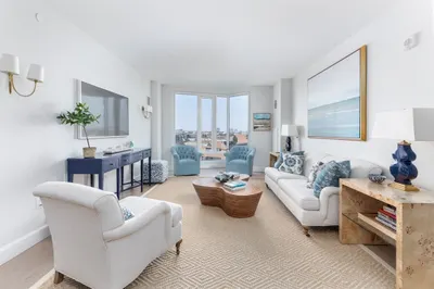 100 Lovejoy Pl #8J