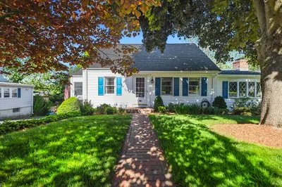 63 Hawthorne Street 1