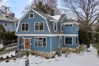 25 Barnard Ave